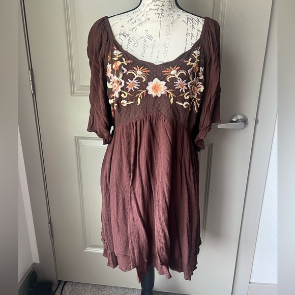 Shyanne Women's Embroidered Mesh Crinkle Mini Dress - Picture 4 of 11